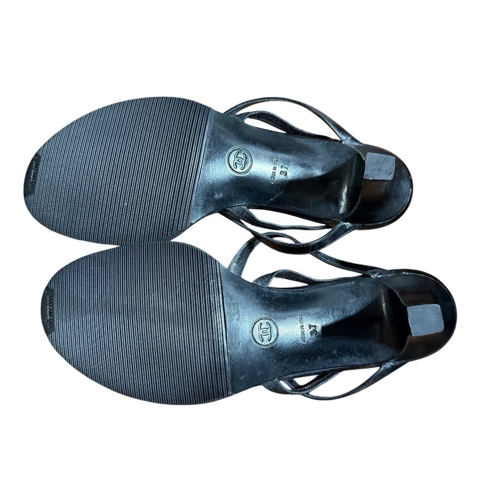 CHANEL Black Patent Leather Turnlock Thong Sandals with CC Logo - Picture 5 of 5